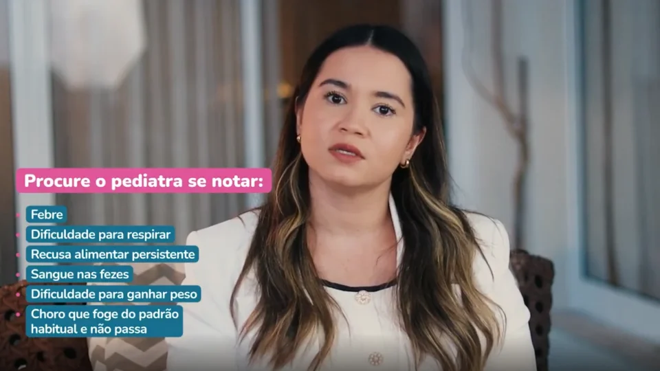 Dra. Nayara Firmeza e a lista: procure o pediatra se notar febre, dificuldade para respirar, recusa alimentar persistente, sangue nas fezes, dificuldade para ganhar peso ou choro que foge do padrão