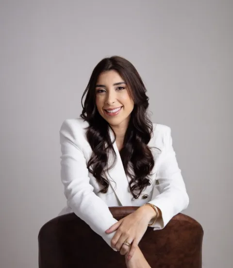 Dra. Isa Cavalcanti